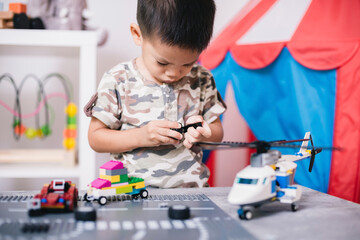 baby playing the building blocks