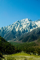 Fototapeta premium Beautiful River flowing though Chitkul 