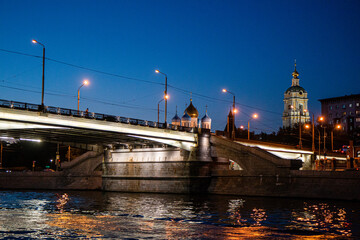 Fototapeta na wymiar city ​​bridge in the evening