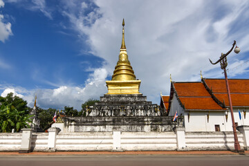 Fototapeta premium The Golden Stupa in Lanna architecture style of Wat Phrathat Chang Kham Worawihan temple in Nan Province, Thailand 