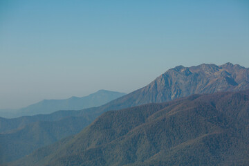 Obraz na płótnie Canvas mountains in the morning smog