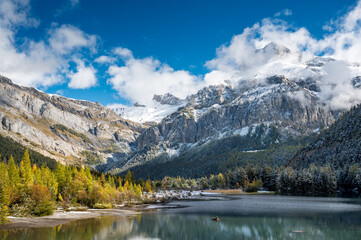 Fototapeta na wymiar Lac de Derborence in autumn in Valais