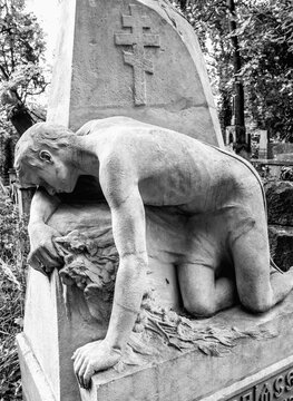 The image of a man's warrior on the grave. Death and glory