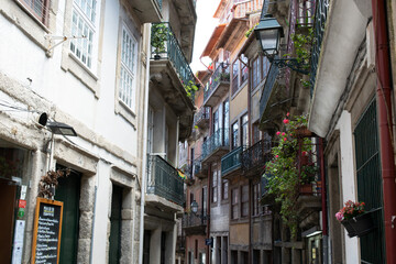 Fototapeta na wymiar street in the city of Porto