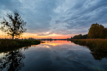 Cichy i spokojny poranek nad Stawami Dojlidzkimi, Podlasie, Polska