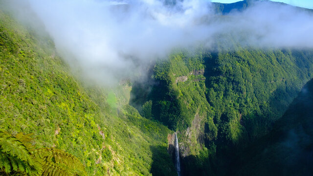 waterfall voile de la mari&eacute;e, trou de fer, Reunion Island