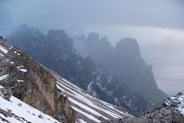 le splendide situazioni che si creano in alta montagna quando le giornate sono nuvolose, la luce...