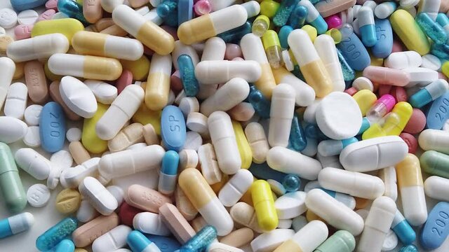 Assortiment de m&eacute;dicaments sur fond Blanc
