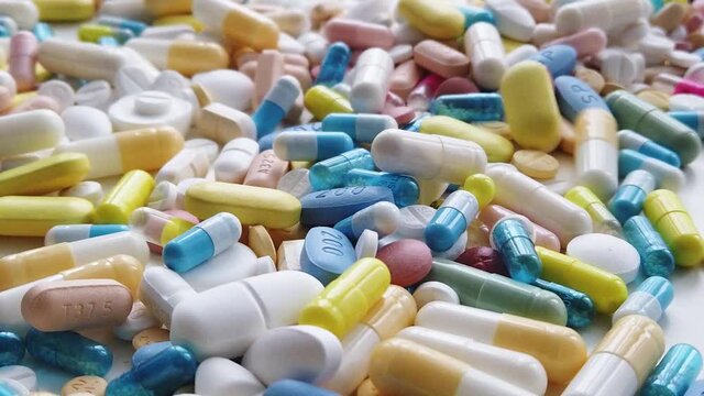 Assortiment de m&eacute;dicaments sur fond Blanc