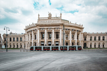 Fototapeta na wymiar Burgtheater Wien während des COVID-19 Lockdowns