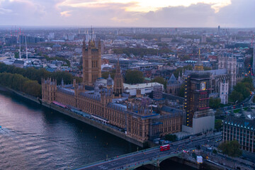 Obraz premium Big Ben houses of parliament viewed from the London eye