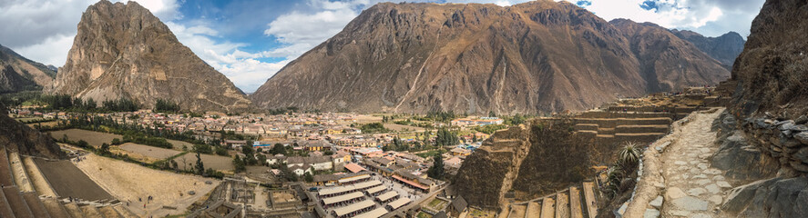 Panoramic view of the city of Ollantaytambo