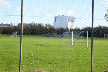 Fototapeta premium A empty green soccer field on a sunny day
