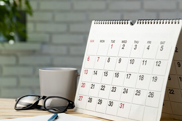 Calendar page close up on office desk - obrazy, fototapety, plakaty