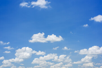Fototapeta na wymiar Beautiful white clouds in the blue sky