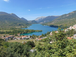 Fototapeta na wymiar View of lake in Italy