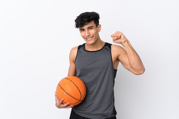 Obraz premium Young Argentinian man over isolated white background playing basketball and proud of himself