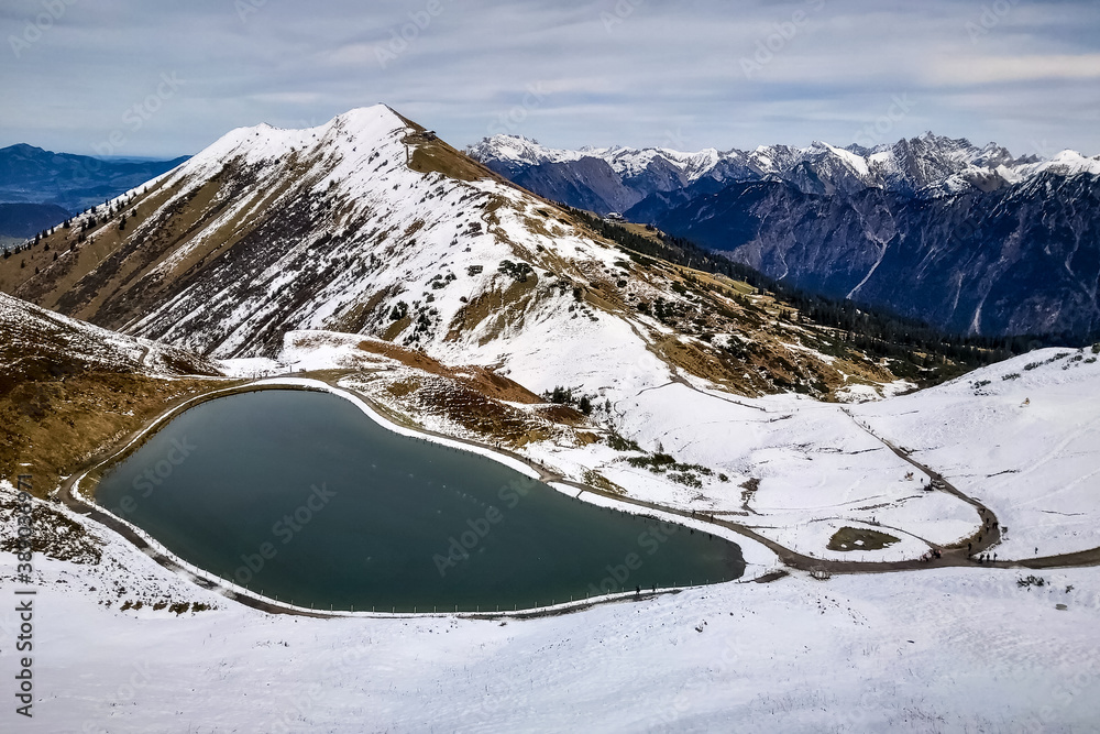 Wall mural herbst mit schnee auf dem fellhorn in oberstdorf, kleinwalsertal