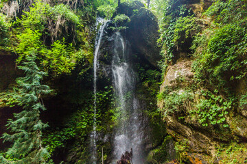 Obraz premium Jibhi waterfall near Jalori pass