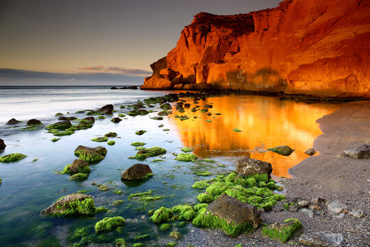 Cocedores CoveCala located between the province of Murcia and Almer&iacute;a, specifically between &Aacute;guilas and Pulp&iacute;, where these old esparto pots are located. Photo taken at sunset