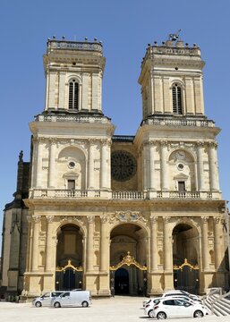 Fa&ccedil;ade de la cath&eacute;drale Sainte-Marie d&rsquo;Auch