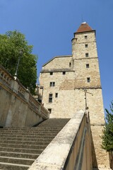 Fototapeta na wymiar La tour d’Armagnac dominant la ville d’Auch