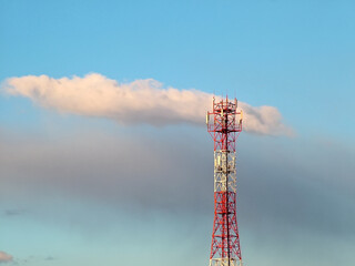 Obraz premium Communication tower on a cloudy sky background