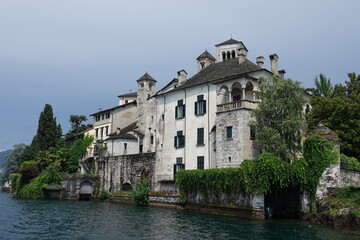 Die Isola San Giulio im Ortasee, Norditalien