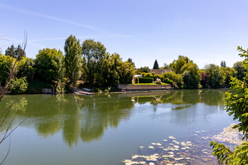 Fototapeta na wymiar Near Giverny, the Seine River bank in Bennecourt, Yvelines, France