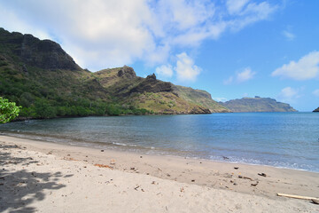 Fototapeta na wymiar plage de houmi - nuku hiva - iles marquises - polynesie francaise