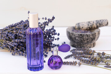 Obraz na płótnie Canvas Lavender flowers and lavender oil