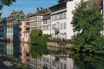 Fototapeta na wymiar Reflection in Strasbourg