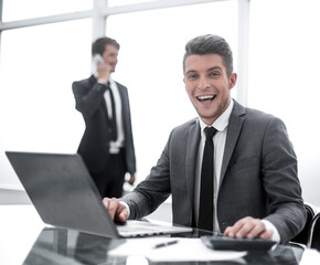 Fototapeta premium young businesspeople at office smilling