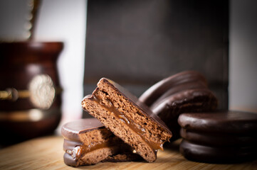 Alfajores de dulce de leche y chocolate