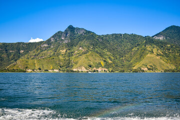 Fototapeta na wymiar view of the mountain from lake
