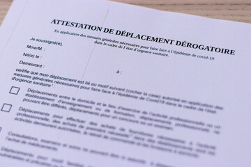 Obraz premium Attestation de déplacement dérogatoire