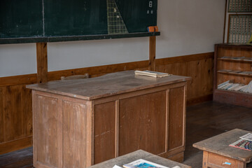 木造校舎の教室
