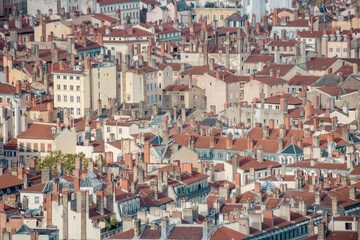 Fototapeta na wymiar ensemble de toits de la ville de Lyon , la croix rousse