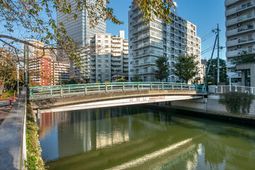 東京都品川区の目黒川に掛かる森永橋