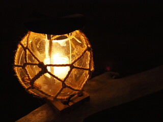 Fototapeta na wymiar 浮き玉を使ったロウソクの灯が灯る夜