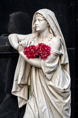 Frauenbildnis auf dem Alten Friedhof in Offenbach am Main