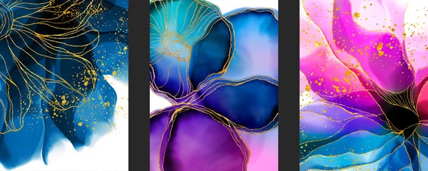 Satz handgemachter abstrakter Kunsthintergrund mit Aquarell, Alkoholtinte, Fleckenelementen mit lila, violetter und blauer Farbe. Eleganter flüssiger Marmor, goldene Linien für Tapeten, Poster, Texturen oder Karten. © Olga.And.Design