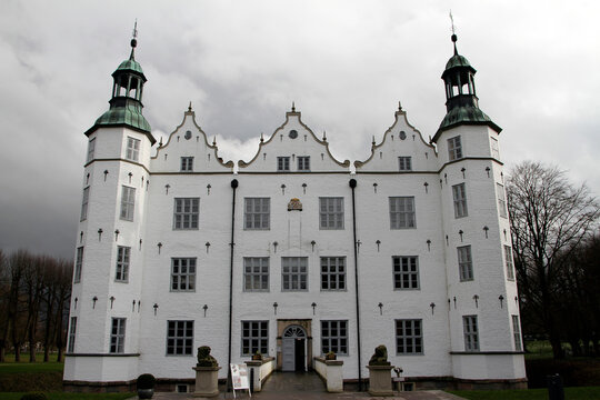 Ahrensburg, Schloss Ahrensburg, Schleswig-Holstein, Deutschland, Europa  --  
Ahrensburg, Ahrensburg Castle, Schleswig-Holstein, Germany, Europe