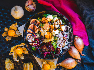 Salat Salate K&uuml;che Essen Vegetarier Tomaten Gurken Zwiebel Avokado Orange Knoblauch Gesund Lecker