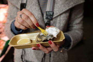 Eating oyster