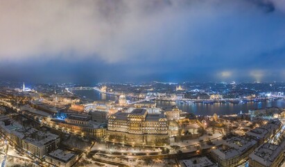Obraz premium Drone photo, panorama of buda castle and Danube Budapest, Hungary. Snow and winter. 