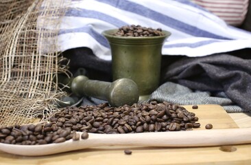 Spoon of wood with coffee inside and pusher for beverage preparation
