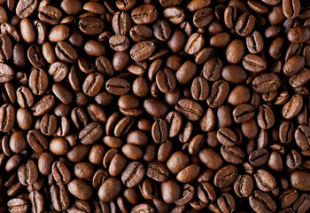 Fototapeta premium Roasted coffee beans, beautiful horizontal food background. Flat lay 
