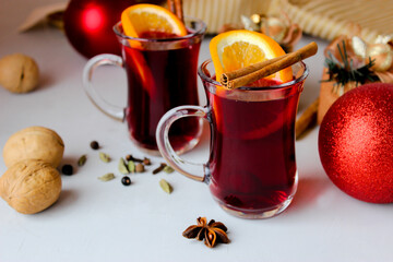 Mulled wine with orange slices, cinnamon sticks with Christmas balls