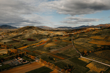Drohnenaufnahmen der wundersch&ouml;nen Bergstra&szlig;e in Heppenheim im Herbst.